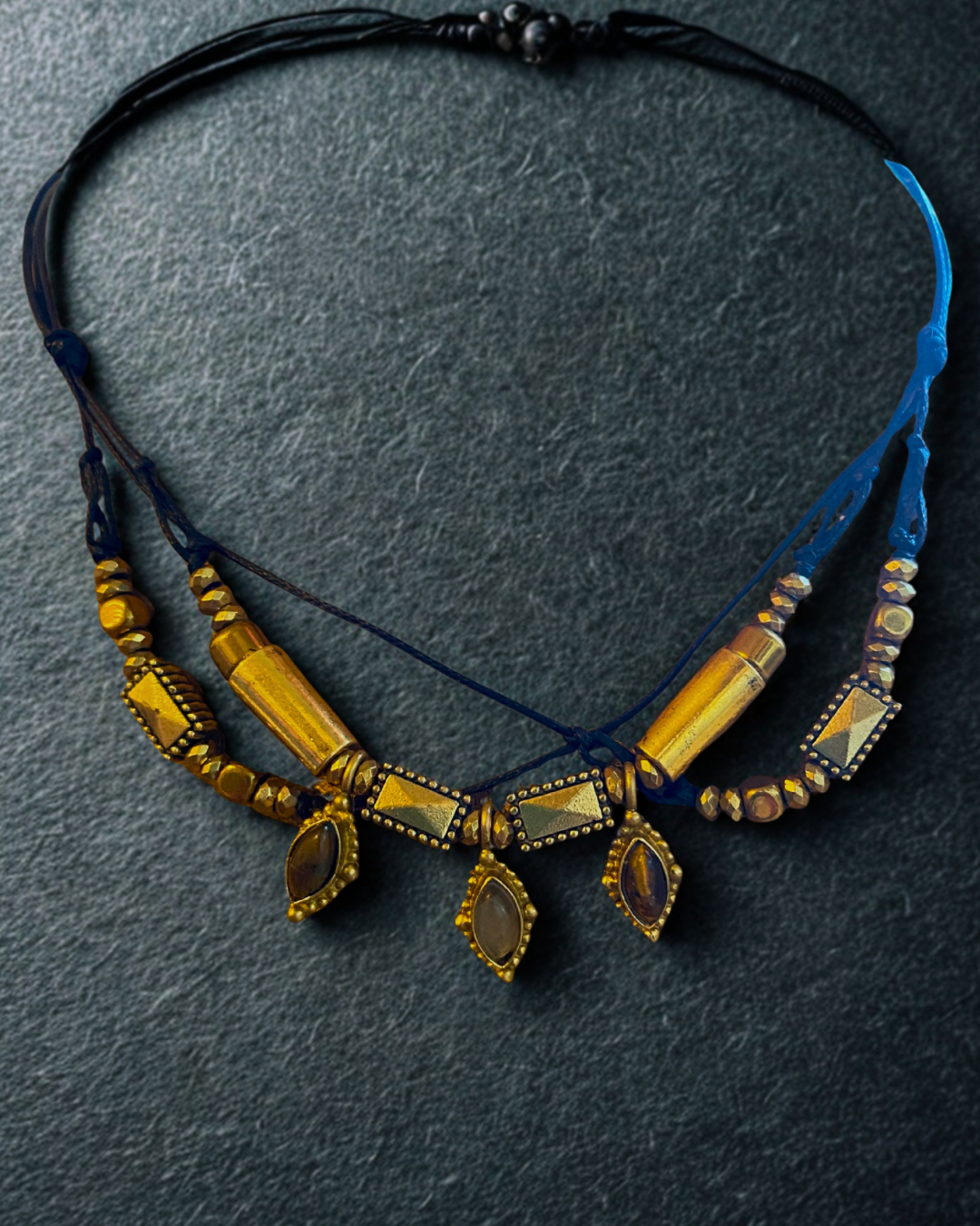 Collana Regolabile in Spago Cerato con Dettagli Romboidali
