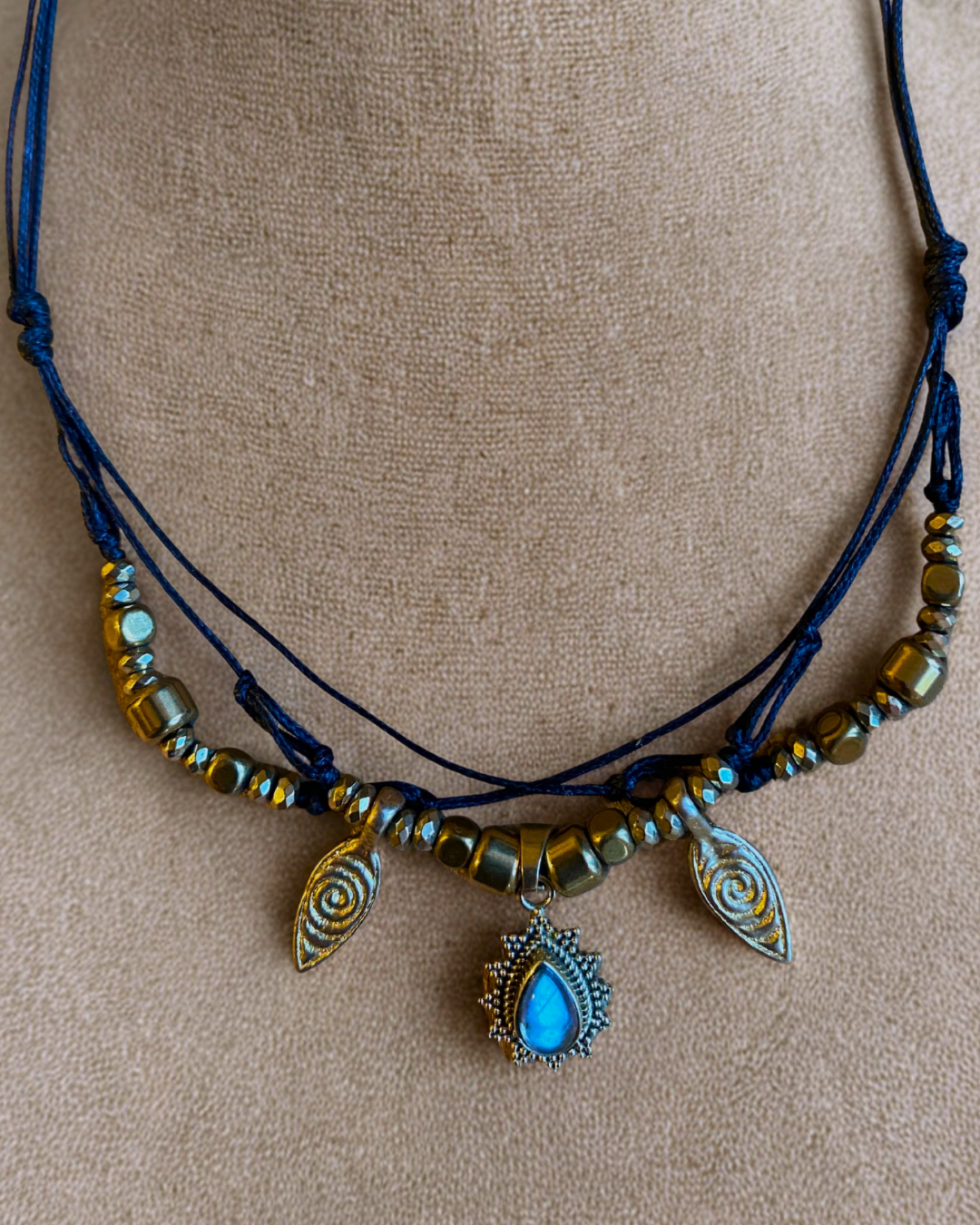 Collana Talismano con Ciondolo in Labradorite e Ottone