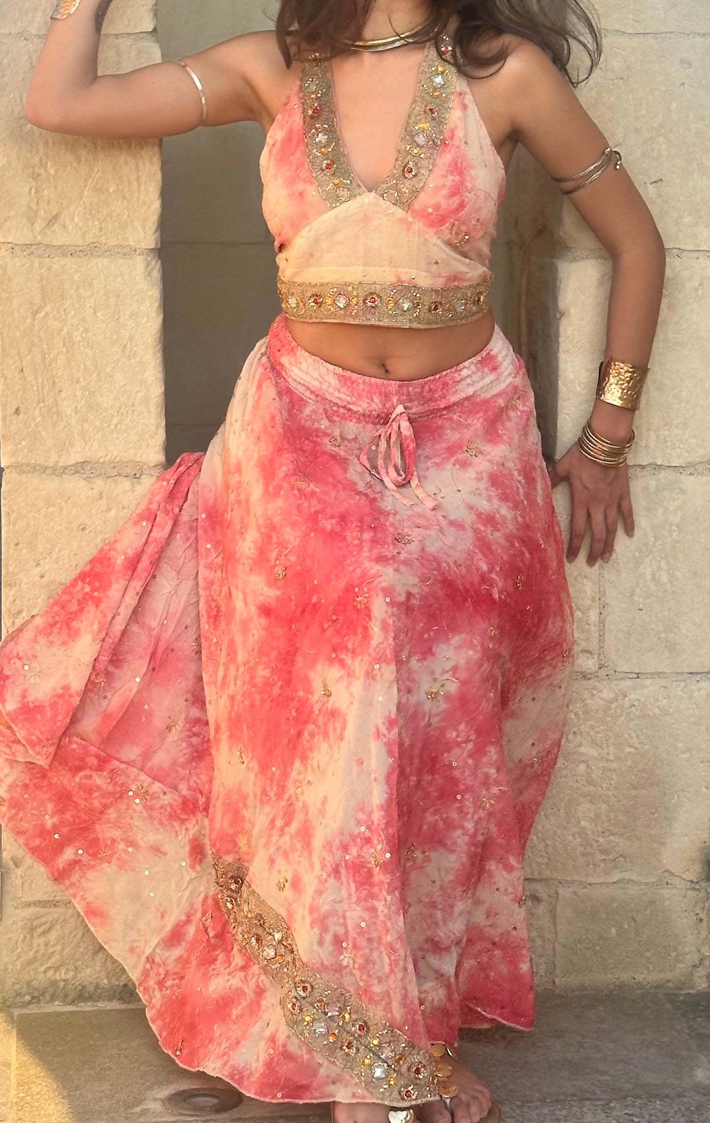 Set coordinato rosa e bianco tie-dye con ricami a mano