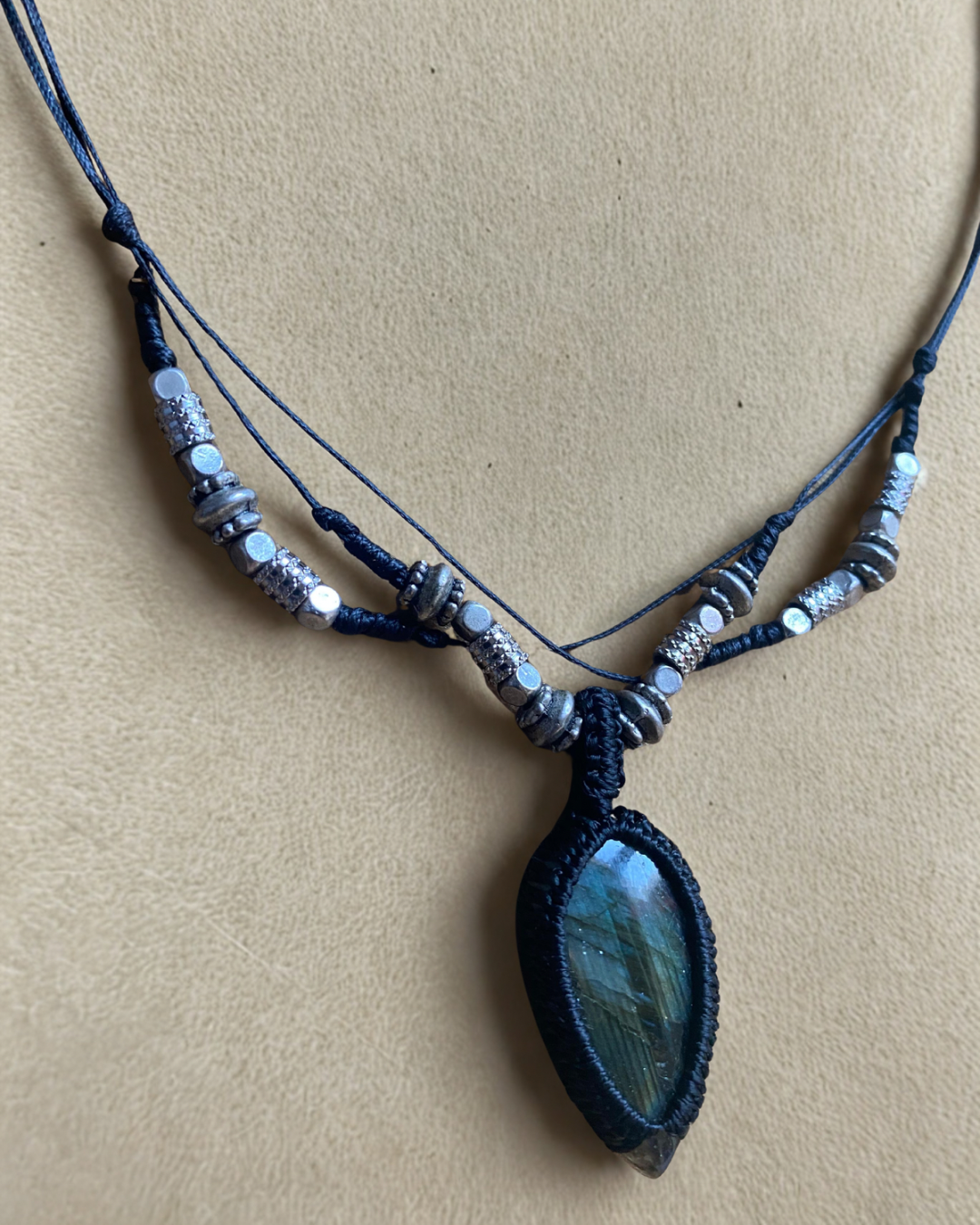 Collana Talismano con Ciondolo in Labradorite