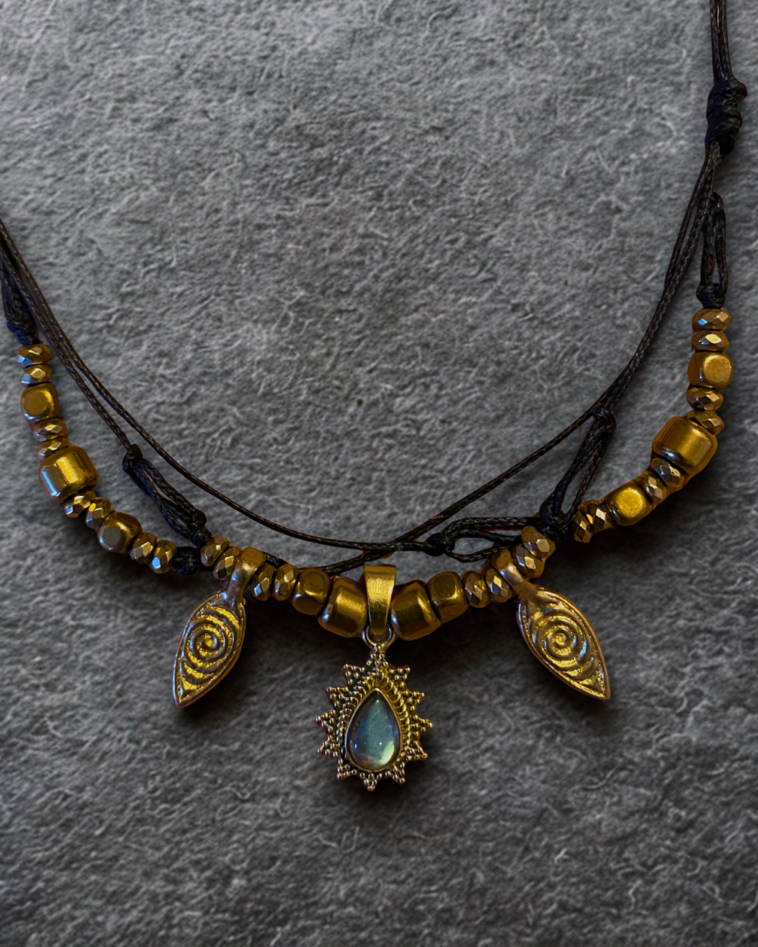 Collana Talismano con Ciondolo in Labradorite e Ottone