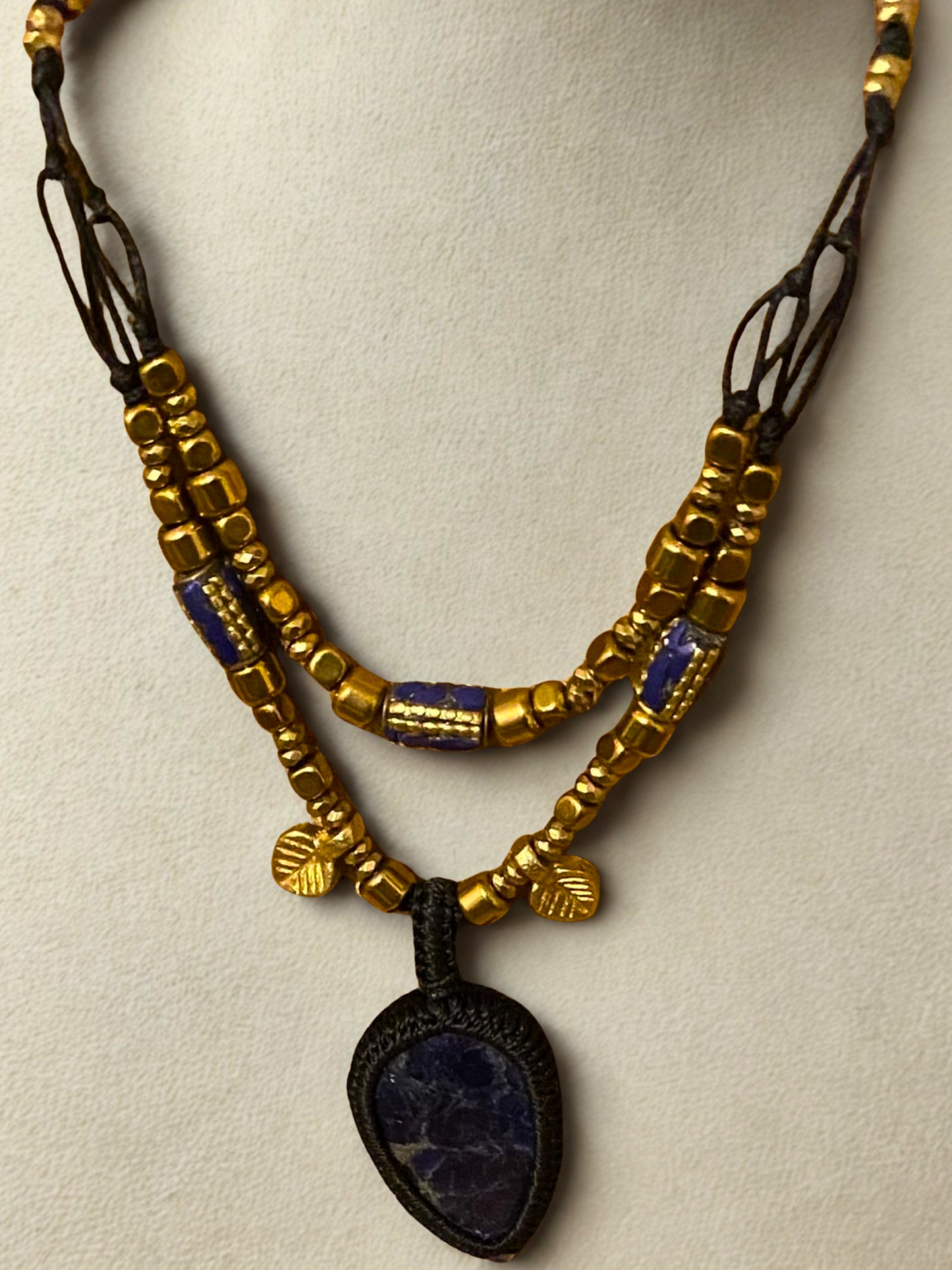 Collana talismano doppio filo con lapislazzuli