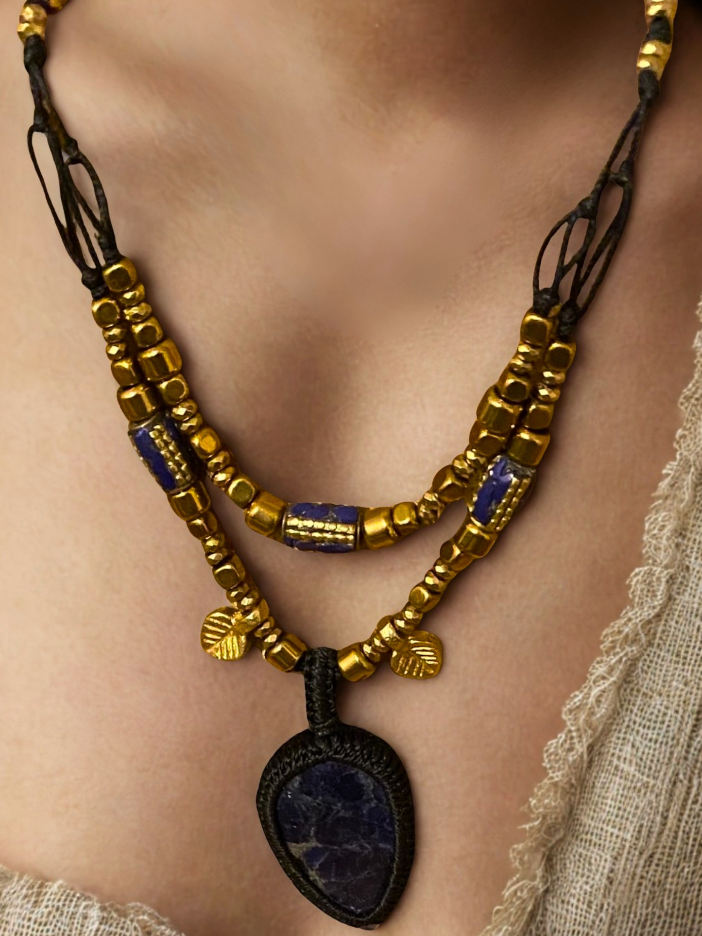 Collana talismano doppio filo con lapislazzuli