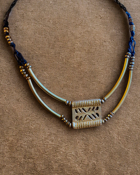 Collana regolabile con inserti in ottone