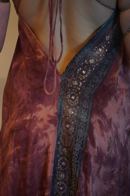 Abito in misto seta con ricami